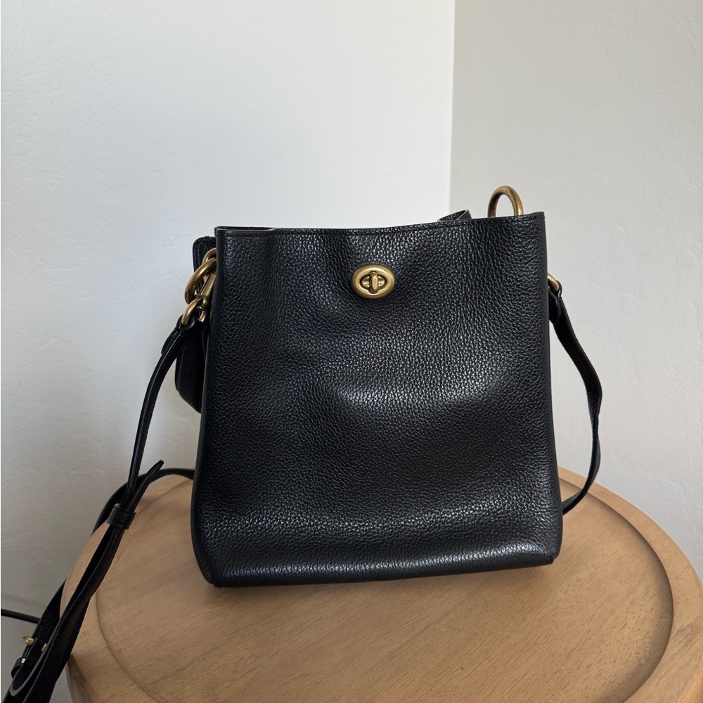 Coach Elegant Black Leather Shoulder Bag
